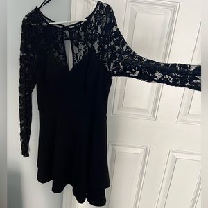 Black dress - laced sleeves